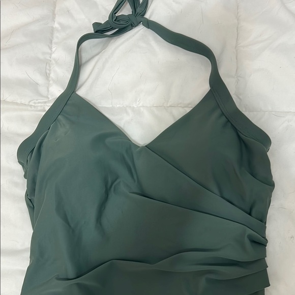Cupshe Ruched Halter Swimsuit size medium green one piece bathing suit - Picture 3 of 9